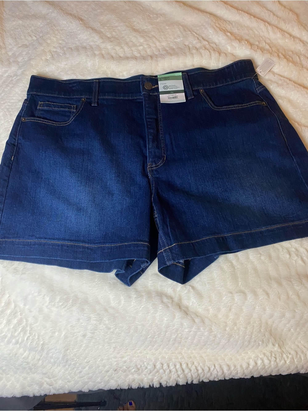 Terra & Sky Women’s Plus Size 20W Dark Wash High-Rise Denim Shorts NWT